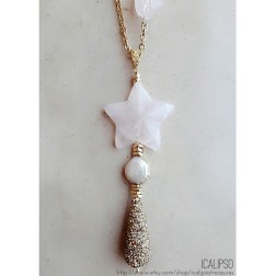 Gold necklace with rose quartz pendant